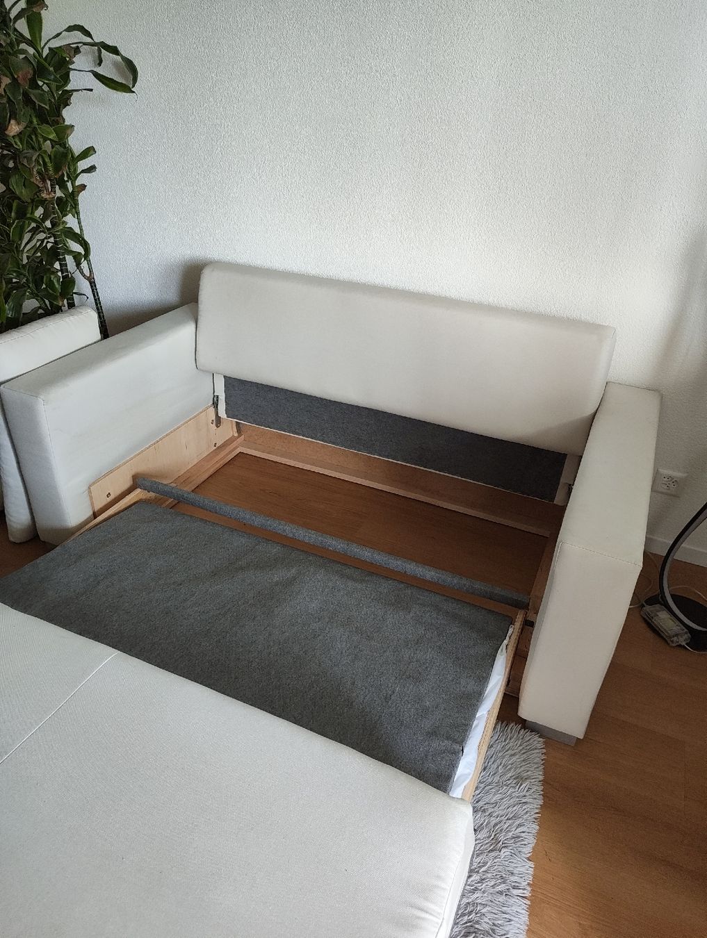Sofas: Sofa Bed Beige Fabric 2-seater – Gebraucht aus Kreuzlingen von fix_wx75 5