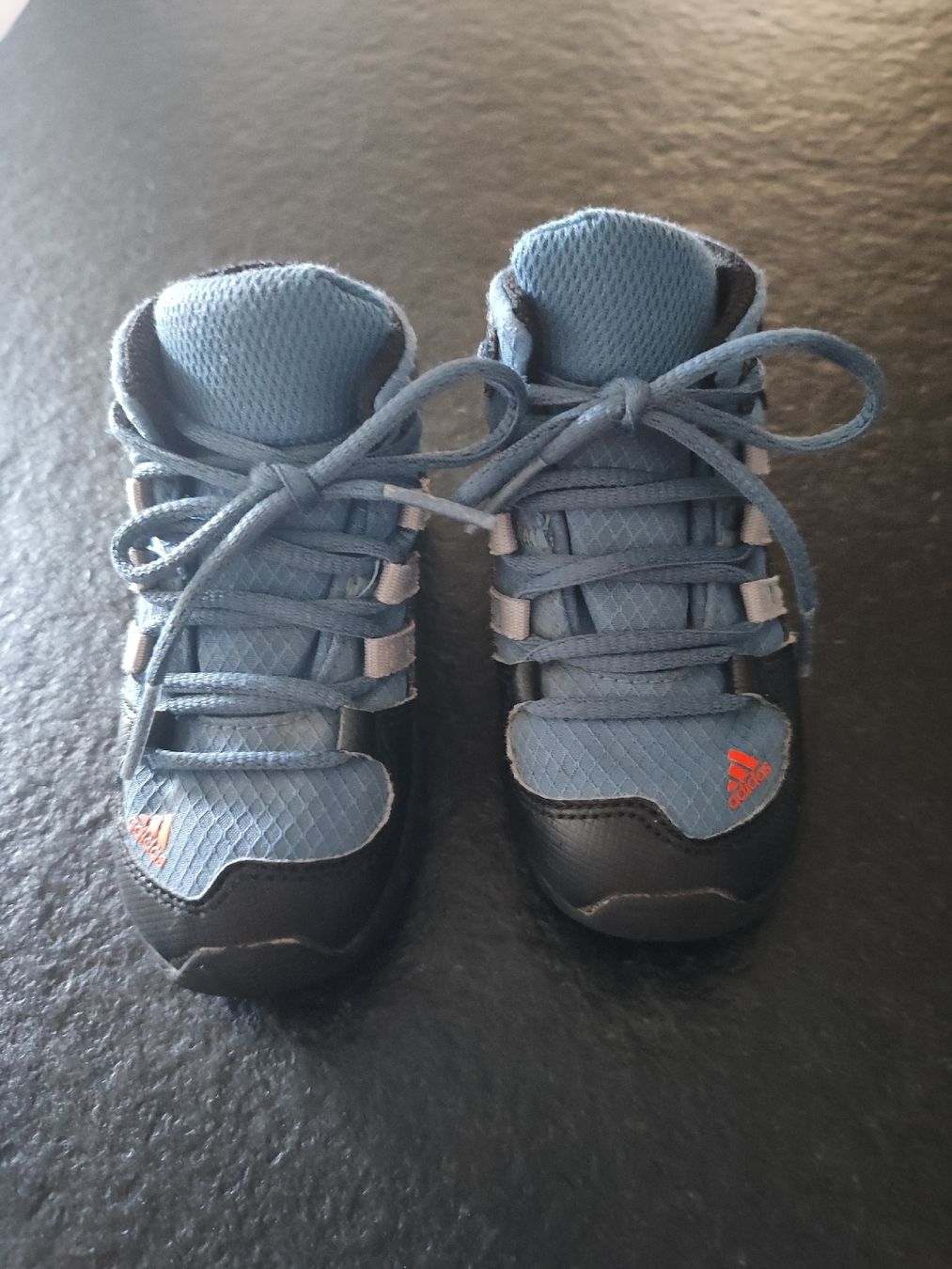 Adidas Chaussures garçon: Kinder Wanderschuhe Adidas Grösse 22 Gore-Tex – D'occasion à Murten par NathalieBruderer 1