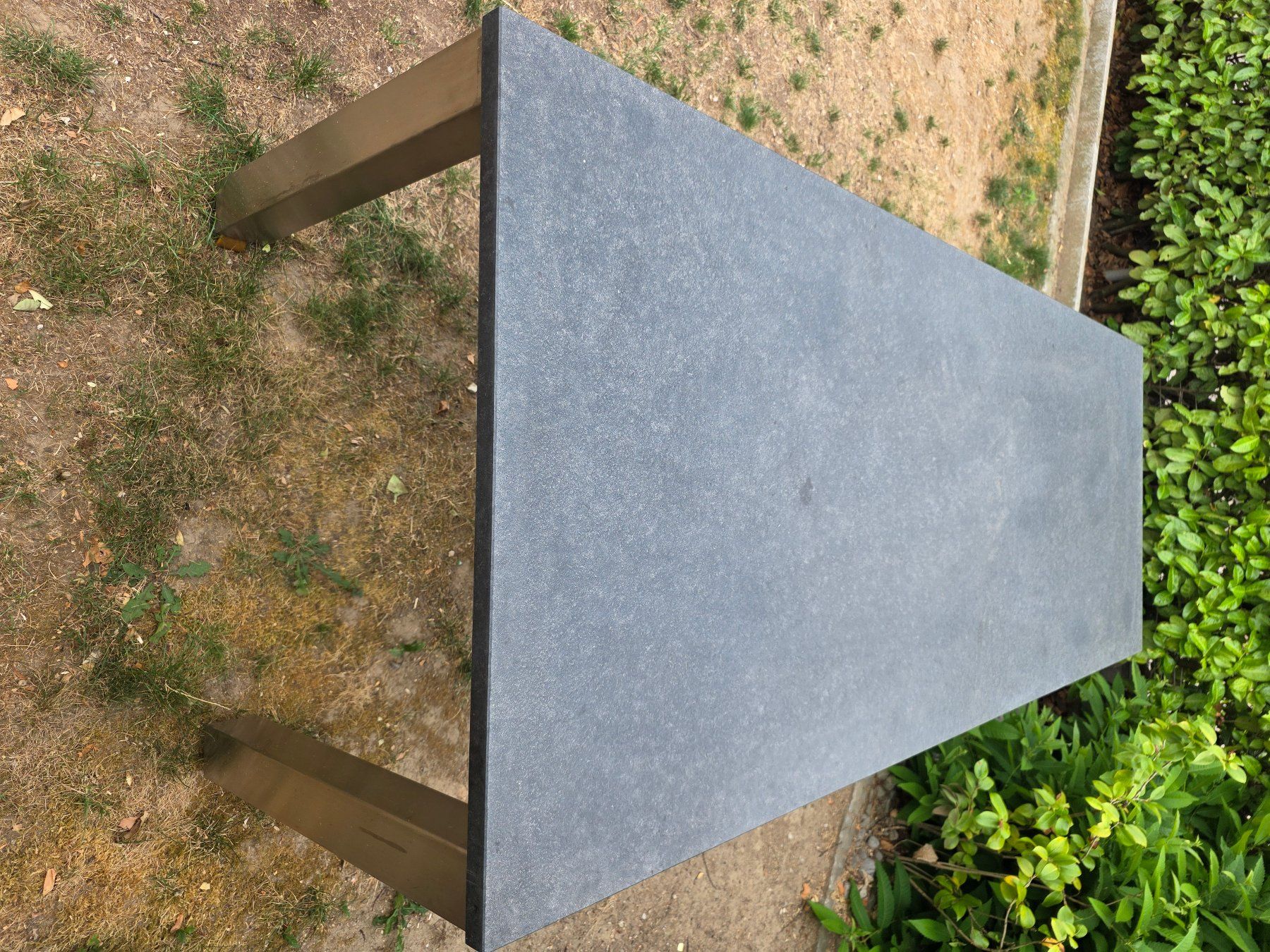 Tables: Granittisch schwarz mit Chromgestell auf Rollen – D'occasion à Lenzburg par Supertoni72 2