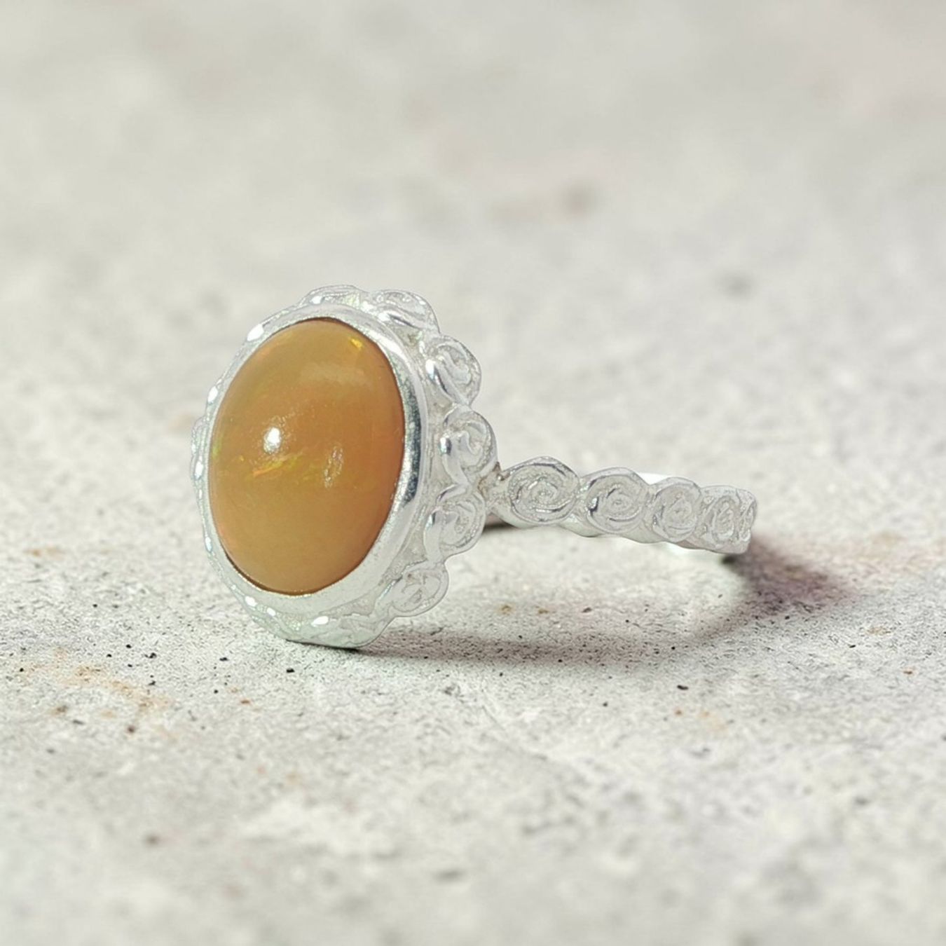 Olga Ribler Anelli: Feiner Silber Ring 925 mit Opal Grösse 58 – Nuovo (secondo la descrizione) da Luzern venduto da Schmuckoutlet