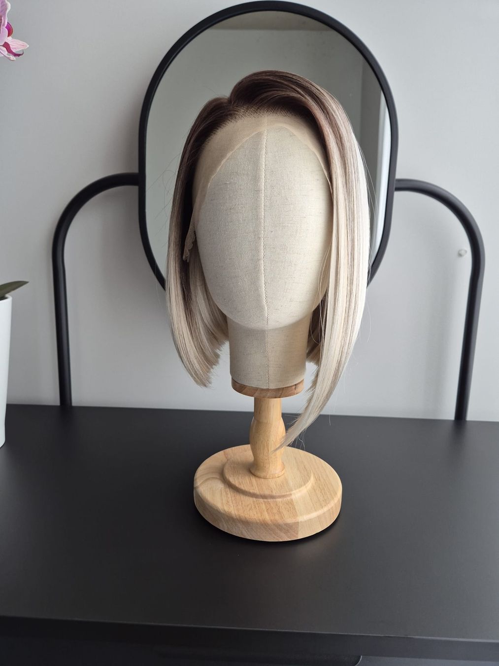 Parrucche: Neue Kunsthaar Perücke. New wig – Nuovo e nell'imballaggio originale da Zürich venduto da pla_tm9w 1