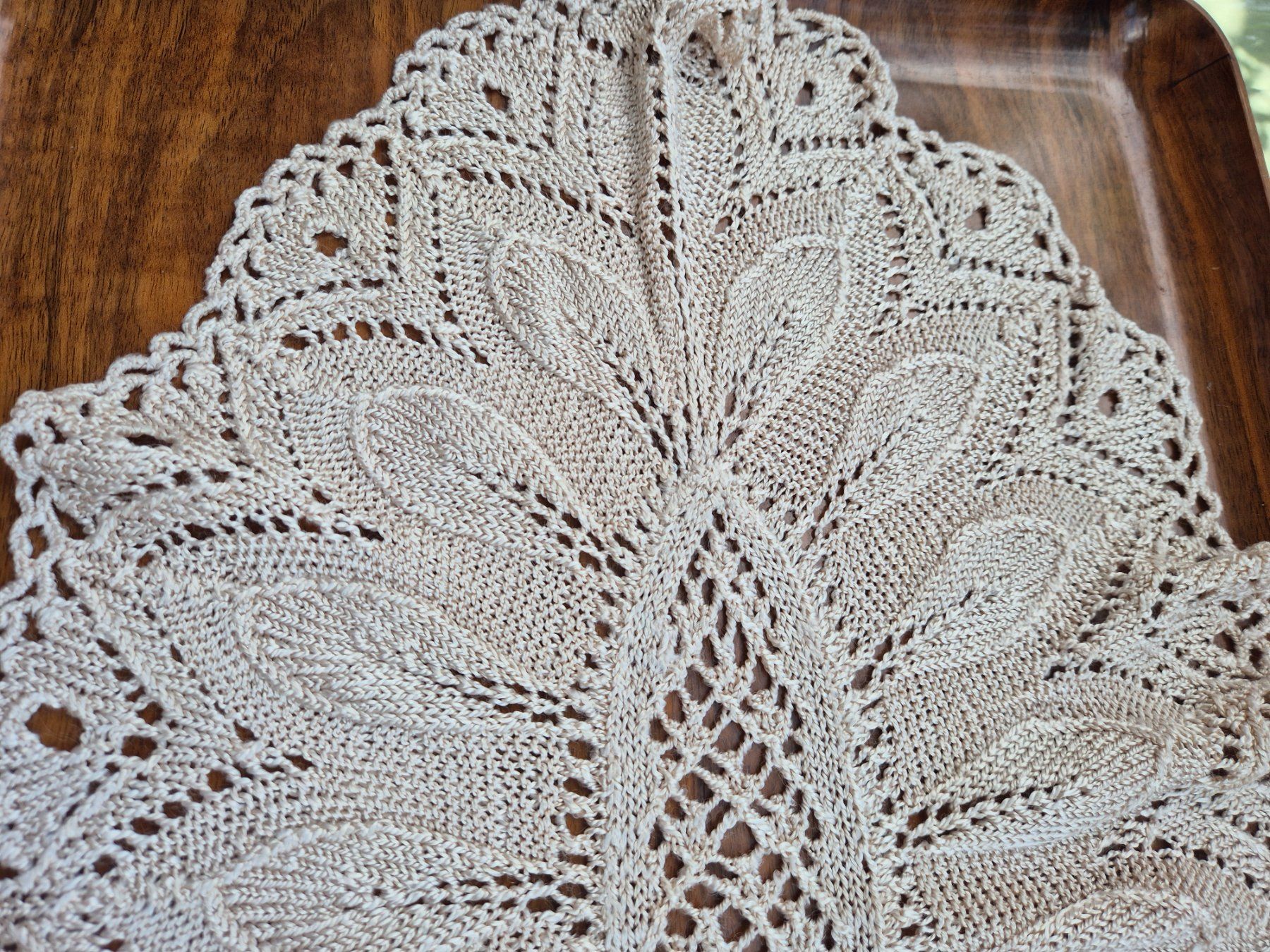 Altra biancheria da tavola: Handgestricktes Deckchen, beige, filigran, Vintage Look – Usato da Bern venduto da aronari 2
