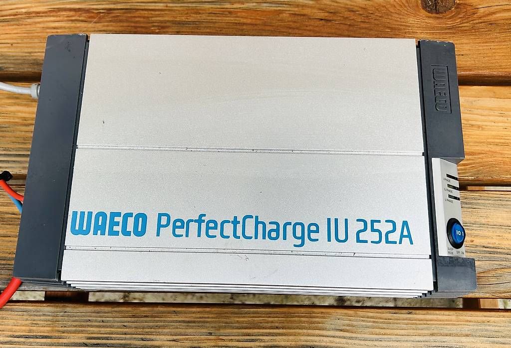 Inverter: WAECO PerfectCharge IU 252A Ladegerät – Usato da Ottikon venduto da Spa1