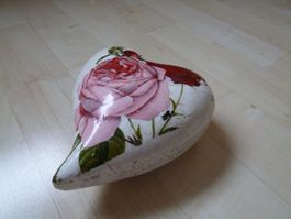 Deko Herz mit  Keramik  DEKO  Rosen Blumen Motiv