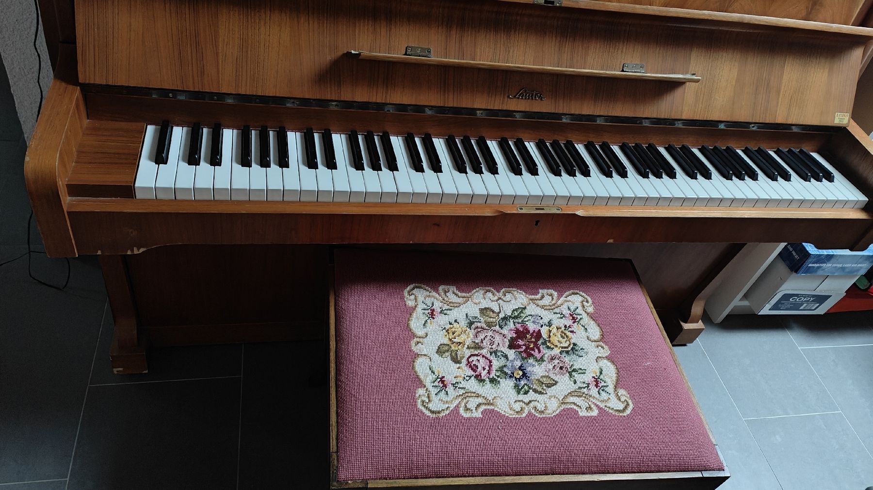Strumenti musicali: Sauter Klavier mit Hocker  – Usato da Grossaffoltern venduto da Hmihi 1