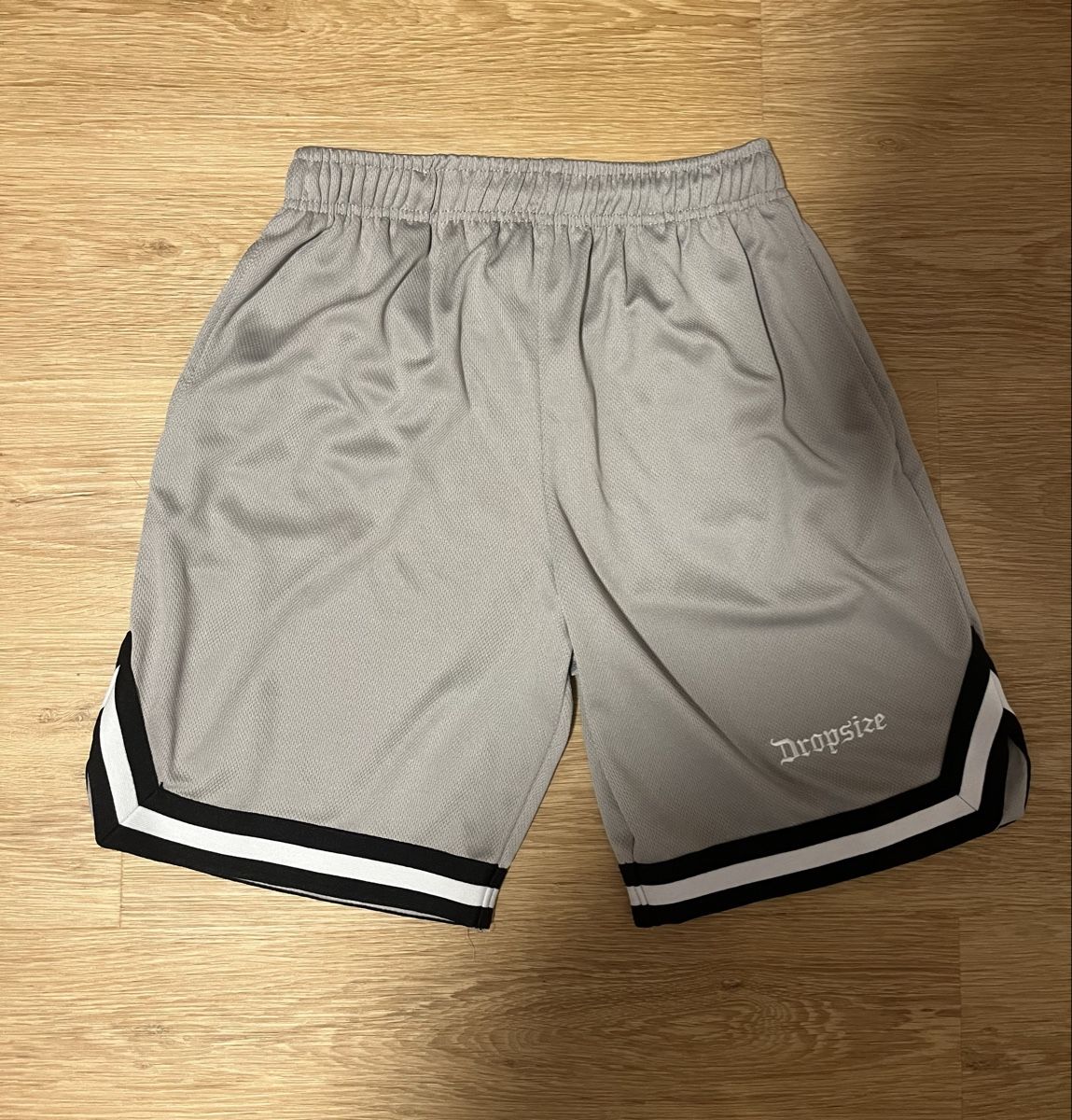 Pantaloni: Dropsize Shorts – Nuovo (secondo la descrizione) da Sarnen venduto da flo_25mp