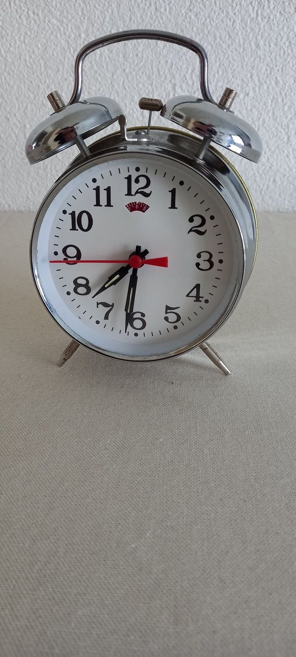 Sveglie: Glockenwecker Retro silber mit Licht, Durchmesser 11,5cm – Usato da Thun venduto da Nordkapp 1