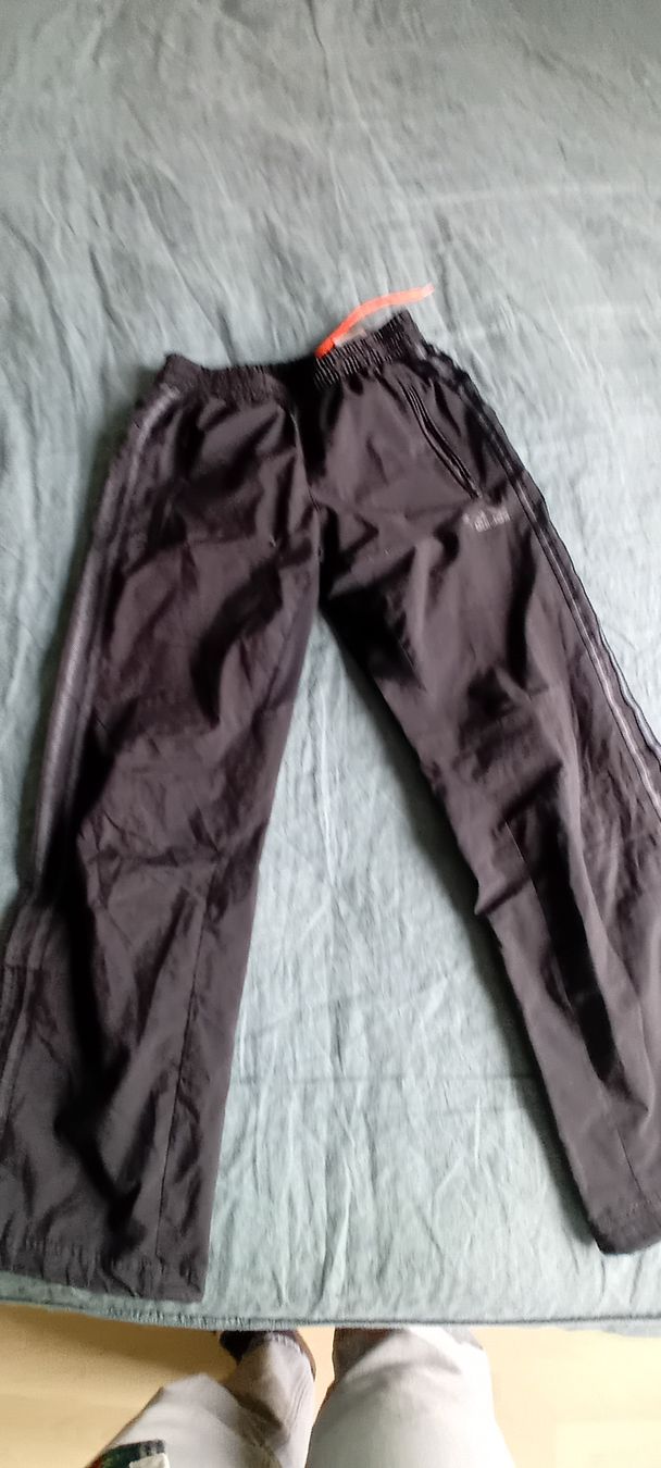 Adidas Pantaloni: Adidas Turnhose, 140 – Usato da Romanshorn venduto da milenva