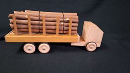 Spielwagen aus Holz Eigenbau ,Holztransporter, mit Langholz