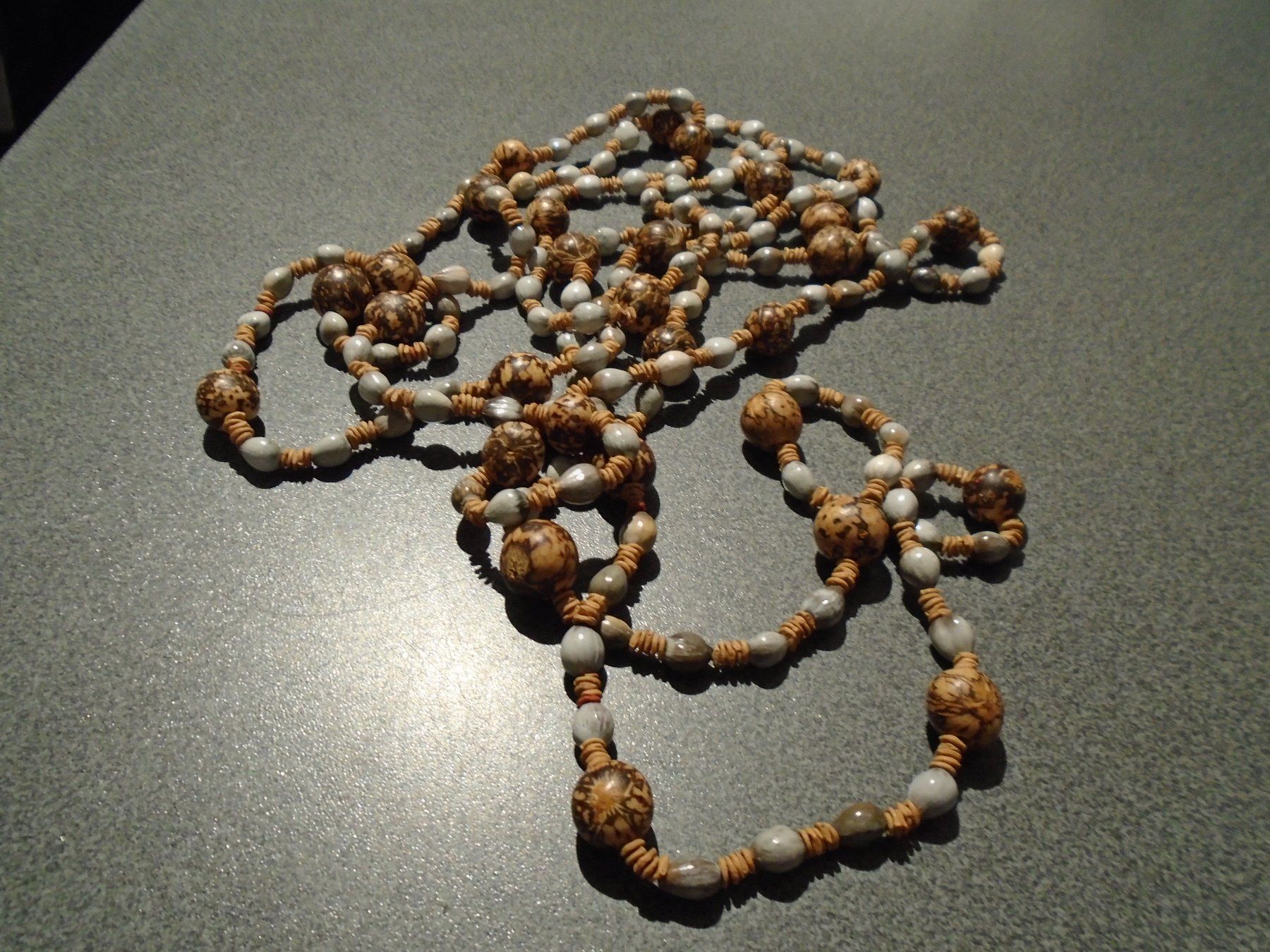 Ketten: Kette braun/graue Perlen – Gebraucht aus Zürich von abraxas1291