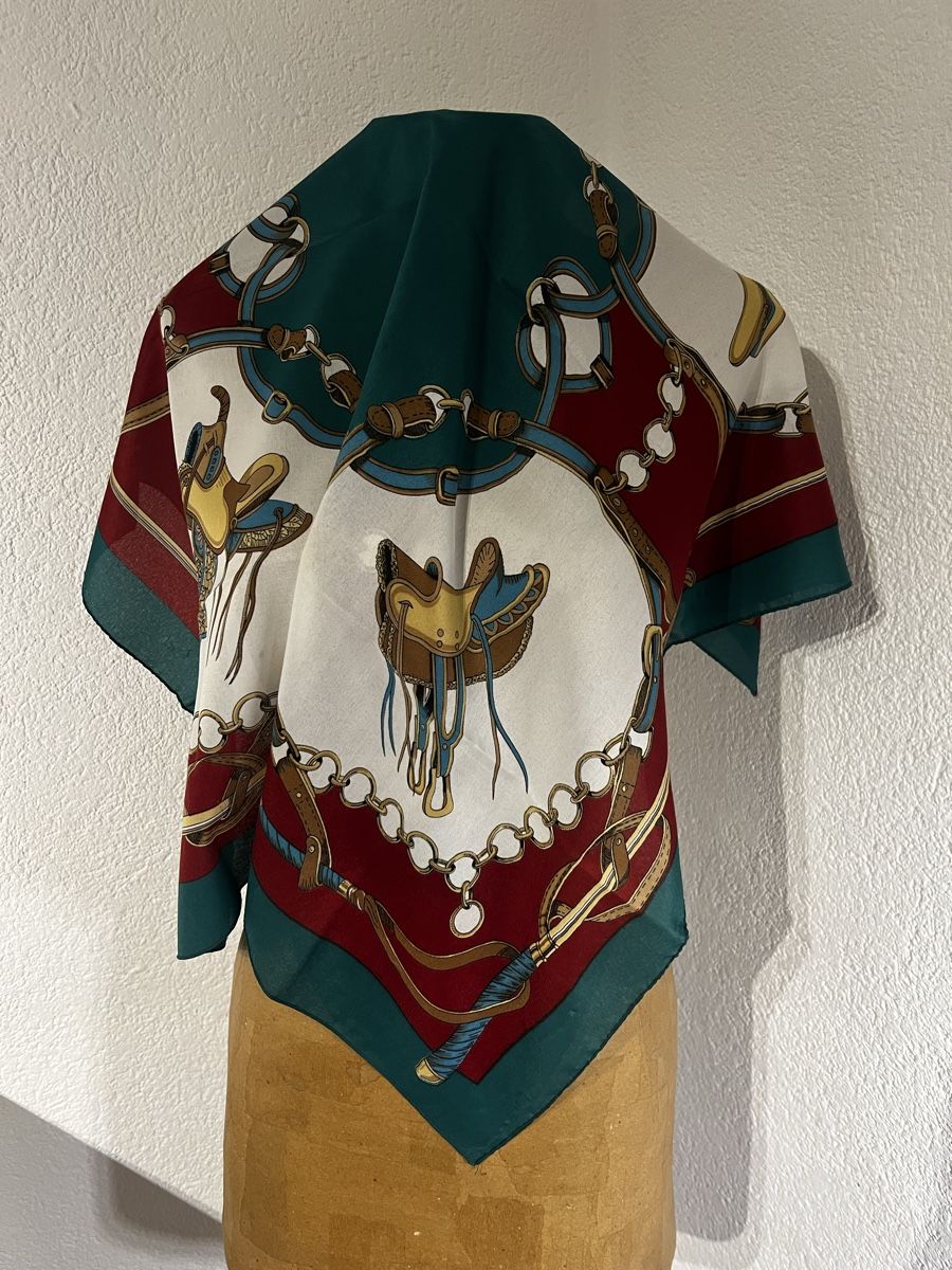 Foulards, Tücher & Schals: Foulard à motifs équestres  – Gebraucht aus St-Pierre-Clages von ste_xk6p