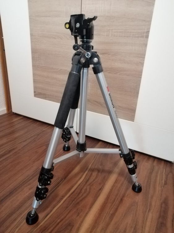 Treppiedi & Teste: Kamerastativ Braun 5000 bis 1.5 M für Fotografie und Filme – Usato da Langendorf venduto da alv_nx6j