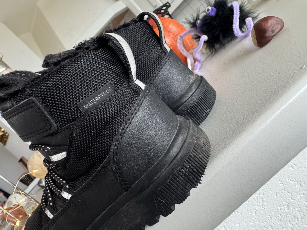 H&M Schuhe für Jungen: Winter boots size 26 H&M – Gebraucht aus Blonay von art_7f87 3