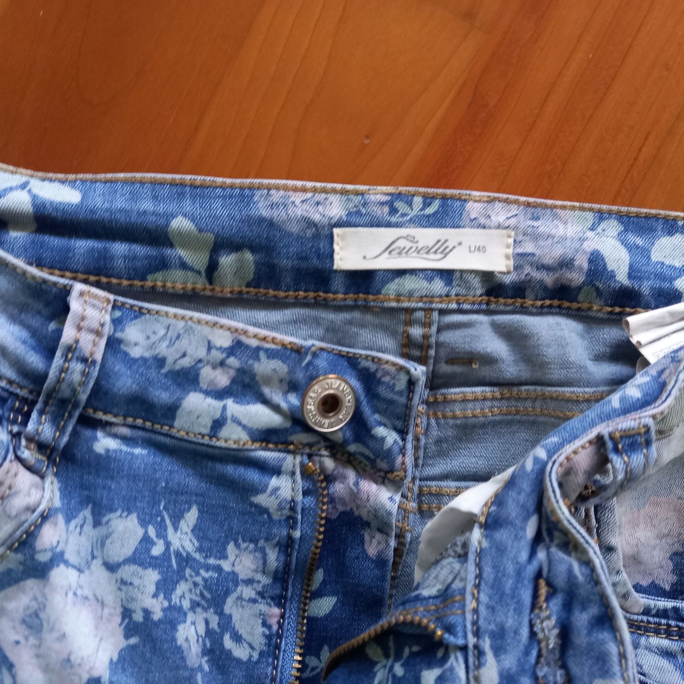 Jeans: Jeans geblumt – Usato da Ennetmoos venduto da enzian24 3