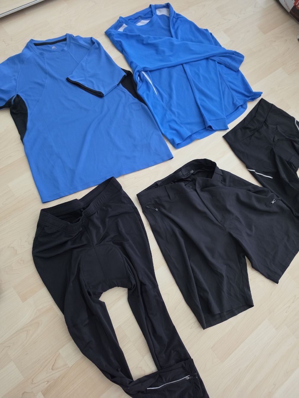Lots de vêtements: Velokleider Hosen etc. – D'occasion à Würenlos par Nigginiggi 3