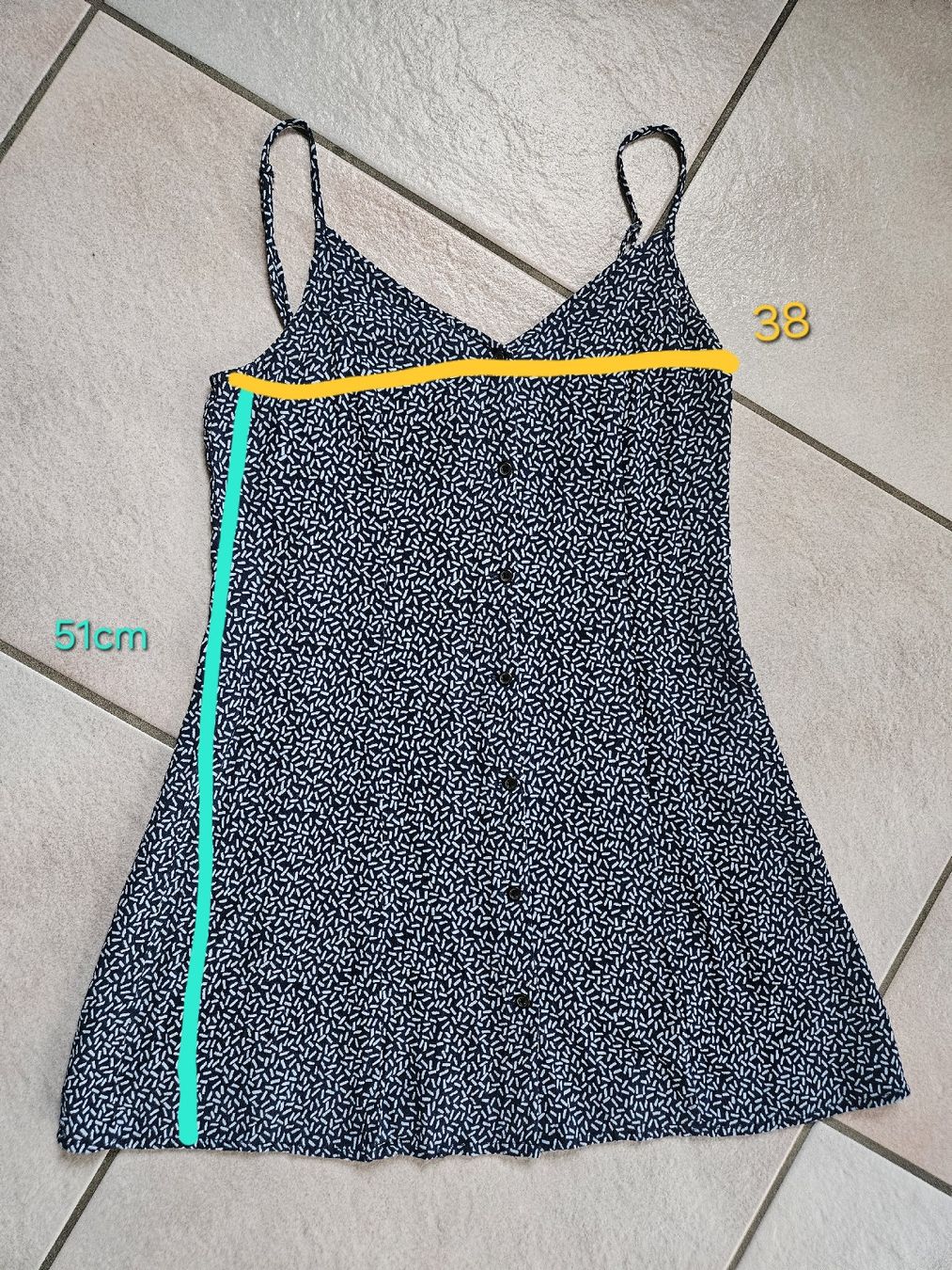 Kleider: Robe courte taille S  – Gebraucht aus Vétroz von sas_yln5 2