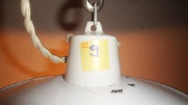 Kellerlampe mit Emaillierter Lampenschirm