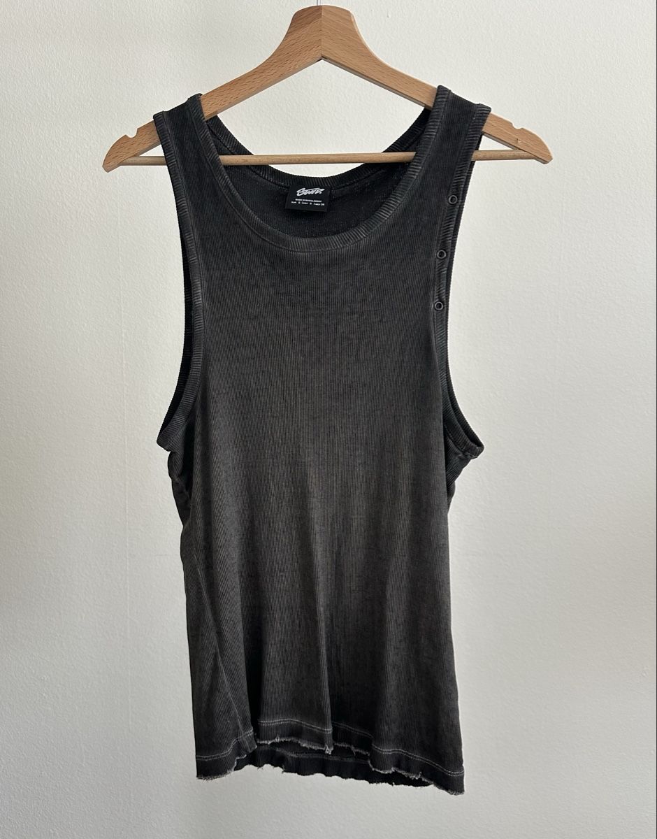 T-shirt: Tank Top (S) – Nuovo (secondo la descrizione) da Benken SG venduto da SecondTreasure