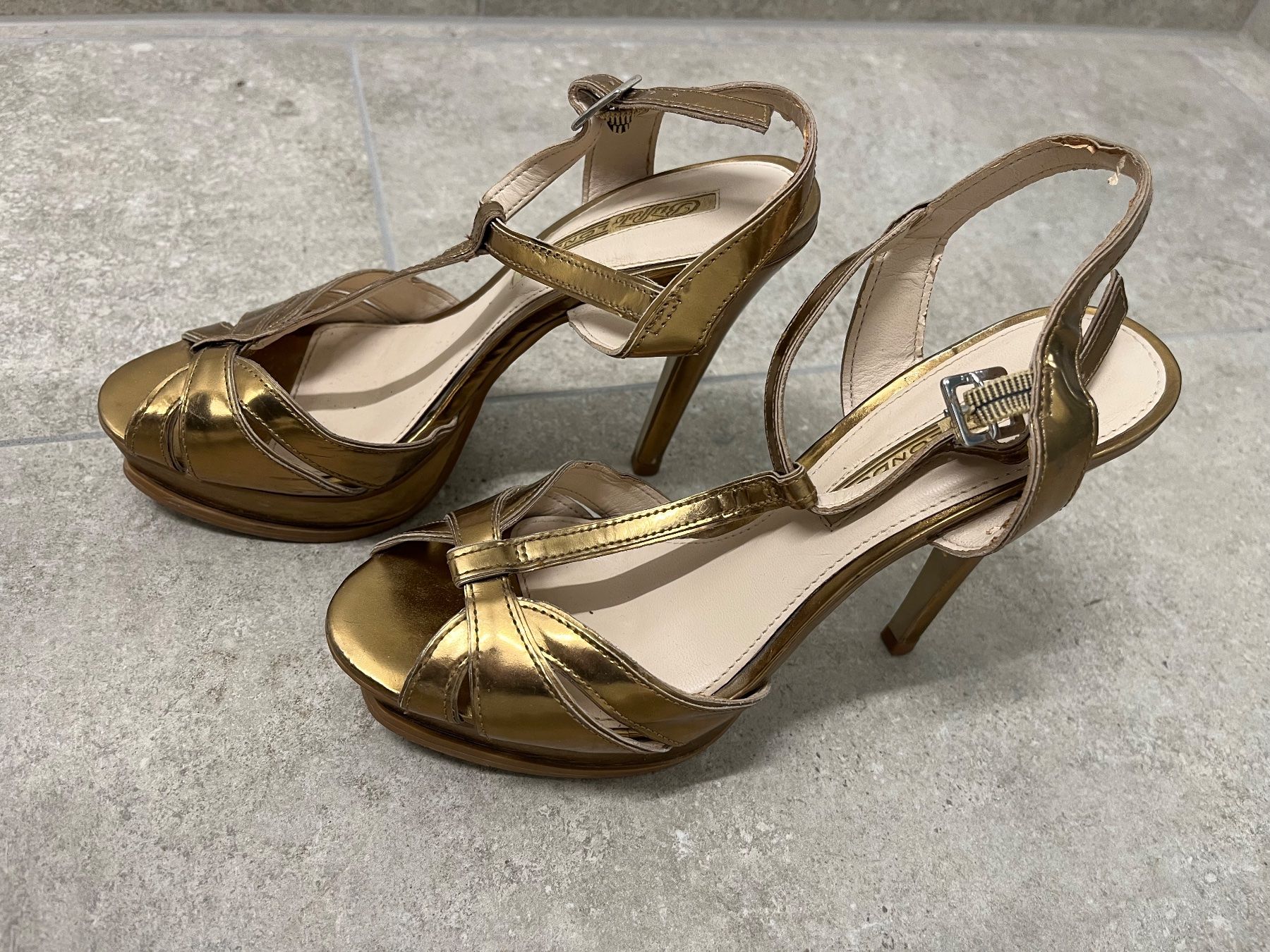 Buffalo Scarpe da donna: Buffalo High Heels Gold Grösse 38 – Usato da Zürich venduto da soph_de98 1