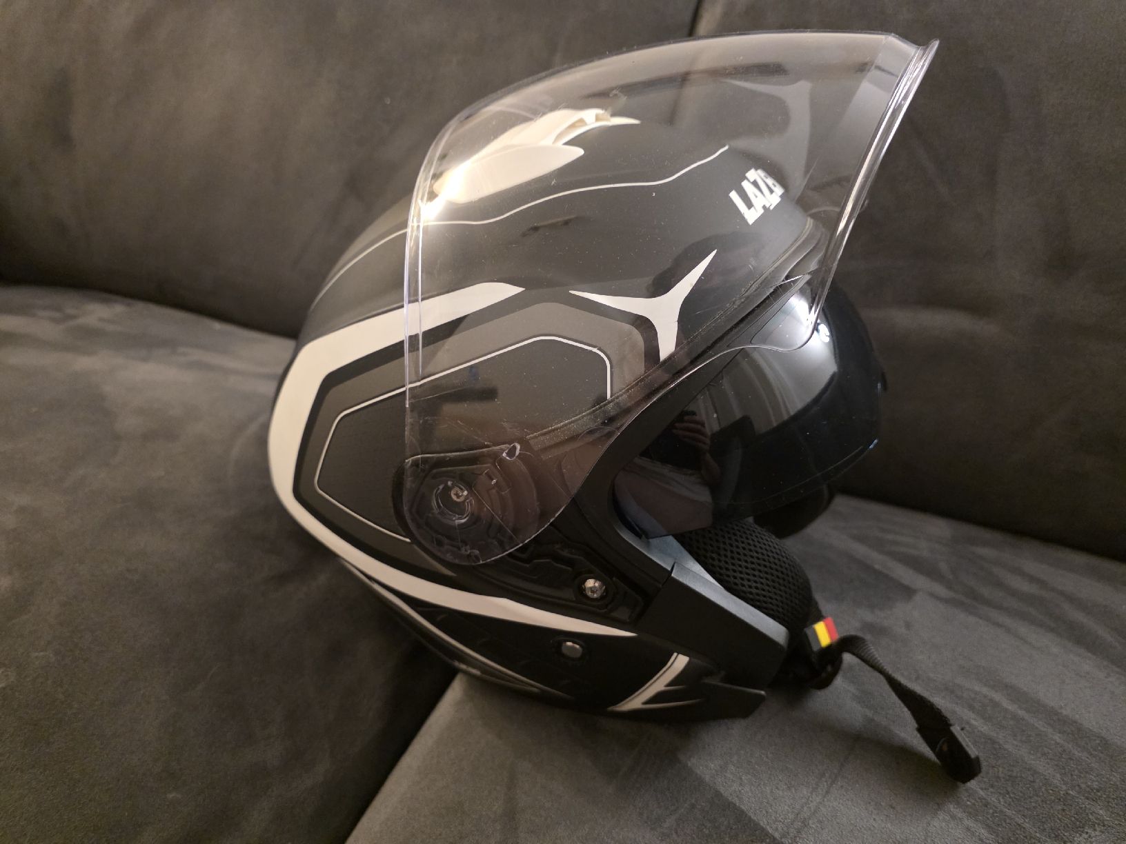 Casques & visières: Lazer Motorradhelm S – D'occasion à Schübelbach par Emilia_01