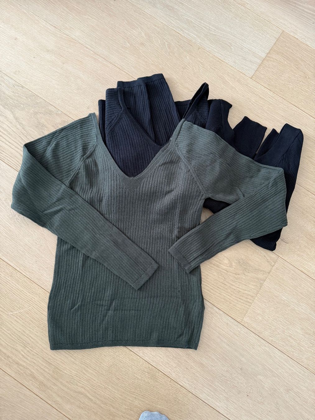 Only Lotti di vestiti: 3 Pullover Damen gerippt, Gr. M Only wie NEU – Nuovo (secondo la descrizione) da Buhwil venduto da Lin66 1