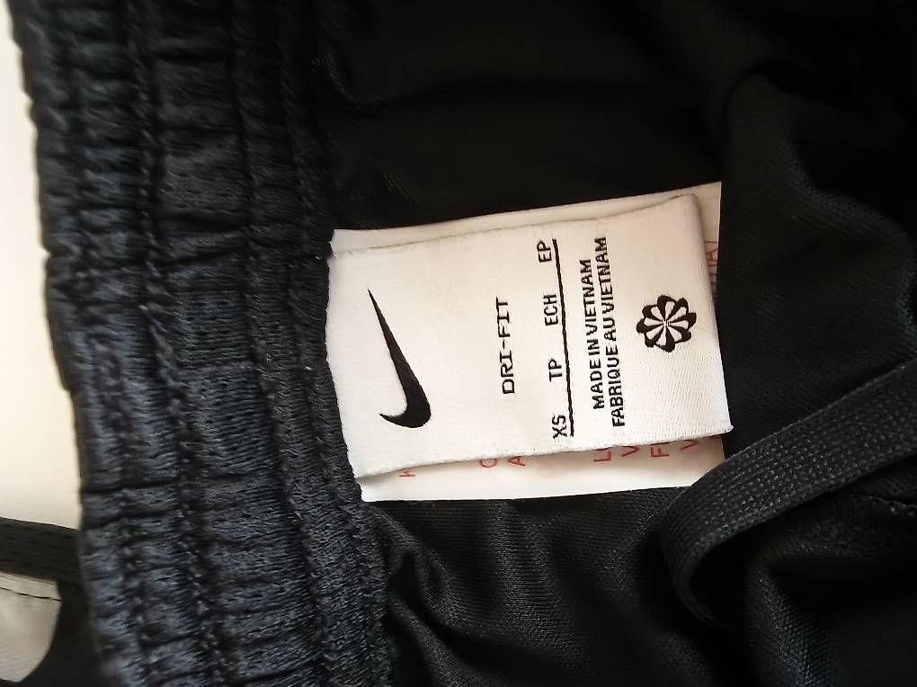 SC Freiburg Scarpe, pantaloni & magliette da ginnastica: Trikot SC Freiburg Grösse 128 – Usato da Grossdietwil venduto da wichtel28 3