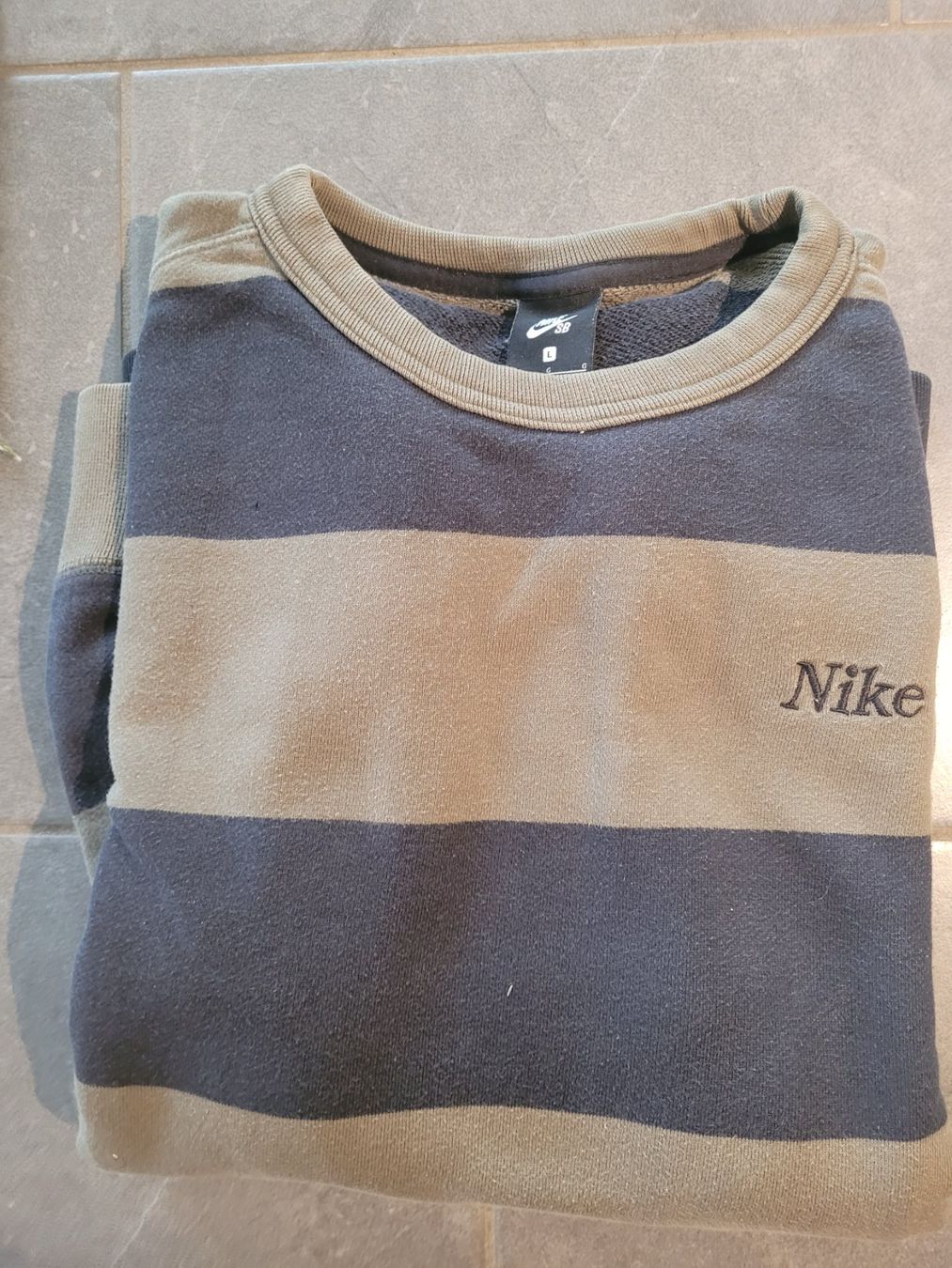 Nike Lotti di vestiti: Ab 5 CHF Adidas und Nike Pullover – Usato da Dübendorf venduto da Saturnin35 2