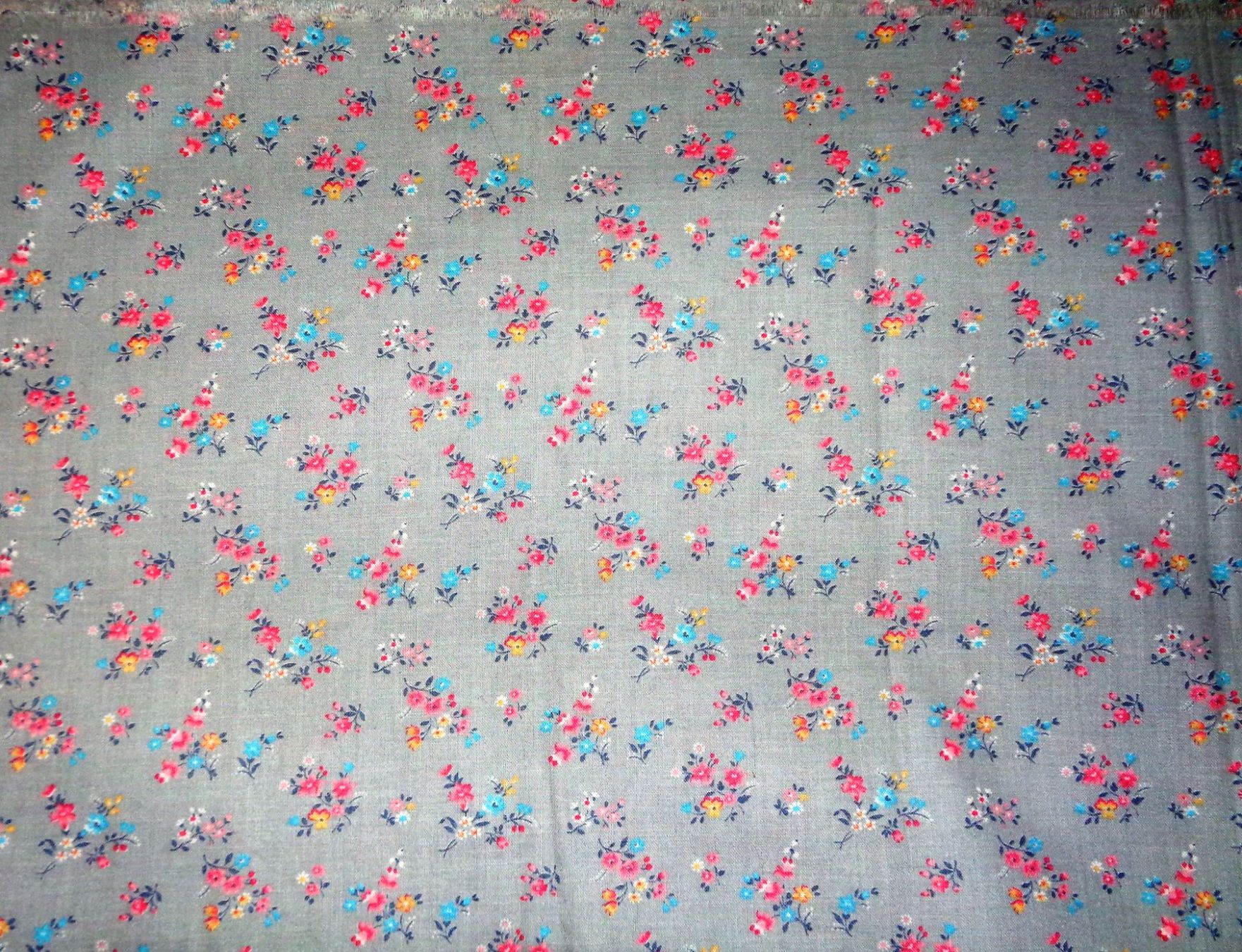 Tessuti: Baumwollstoff 50 x 104 cm kleine Blümchen – Nuovo (secondo la descrizione) da Basel venduto da Happybaer