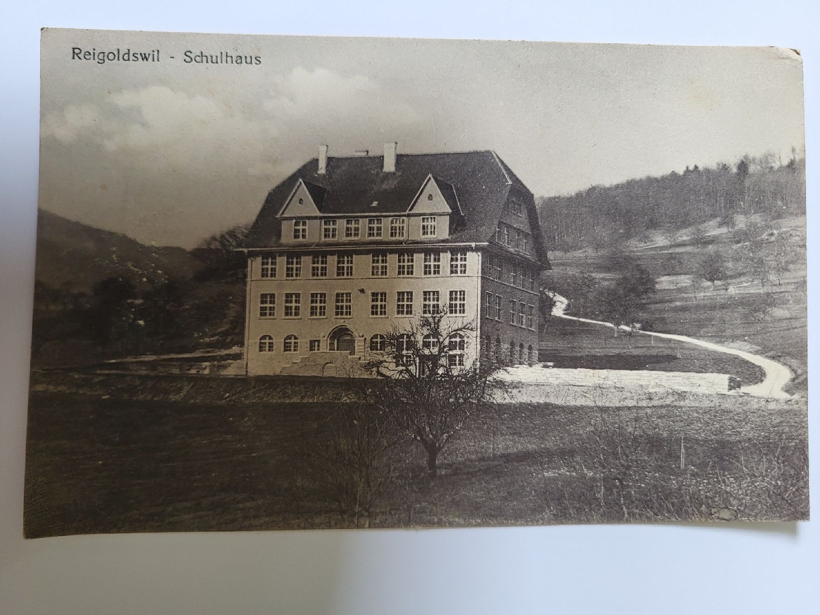 Cartoline postali: Alte Ansichtskarte Reigoldswil - Schulhaus, R4 – Usato da nunningen venduto da mic_88k2