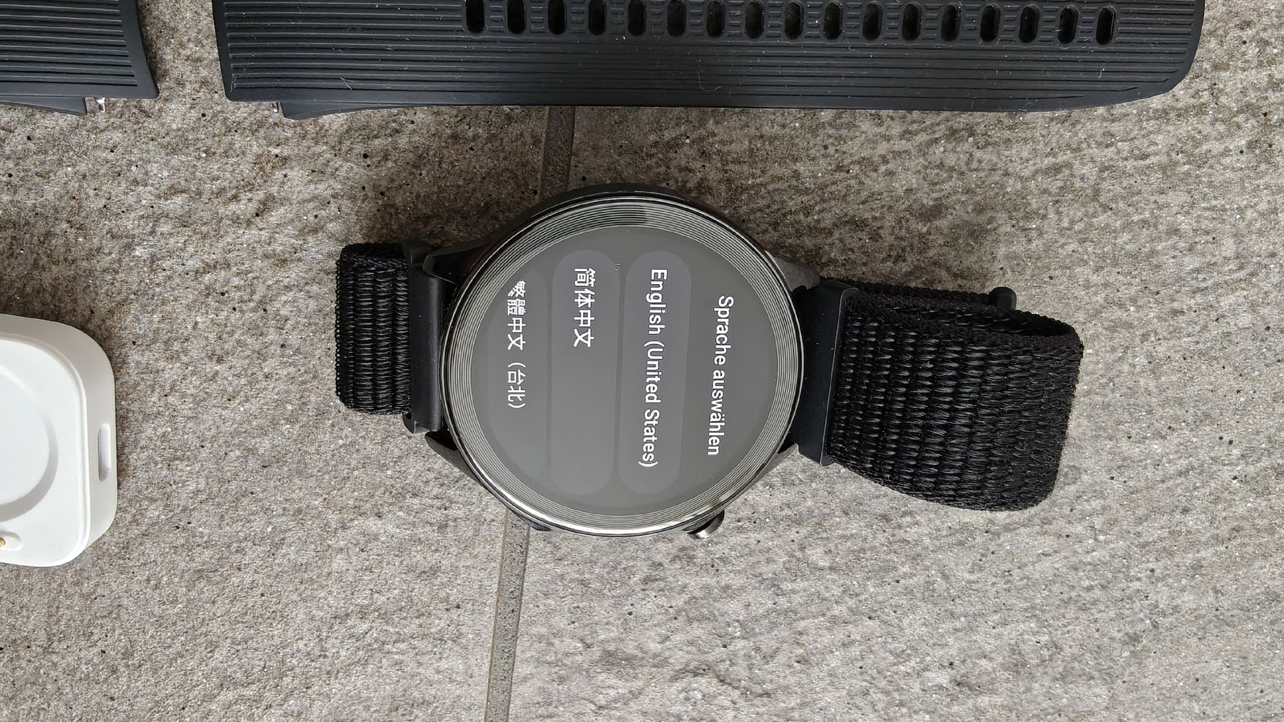 OnePlus Smartwatch: Oneplus Watch 2 inkl. 3 Zusatzbänder – Usato da Sevelen venduto da Paatriice 1