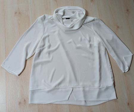 s. Oliver, Bluse in Weiss mit Wasserfallkragen, Gr. 42