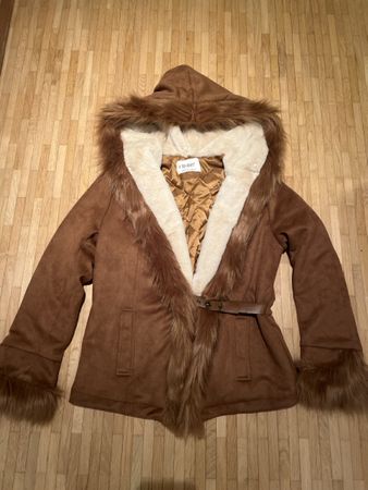 Warme Jacke mit Kunstpelz, Grösse 40, Braun