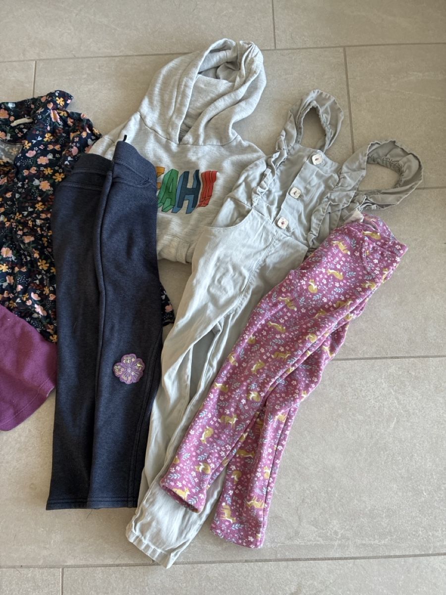 Lotti & Set di vestiti: Kleiderpaket Gr 110 – Usato da Rifferswil venduto da nahug 2