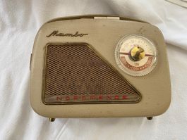 Altes Radio "Nordmende Mambo" mit Tragegriff