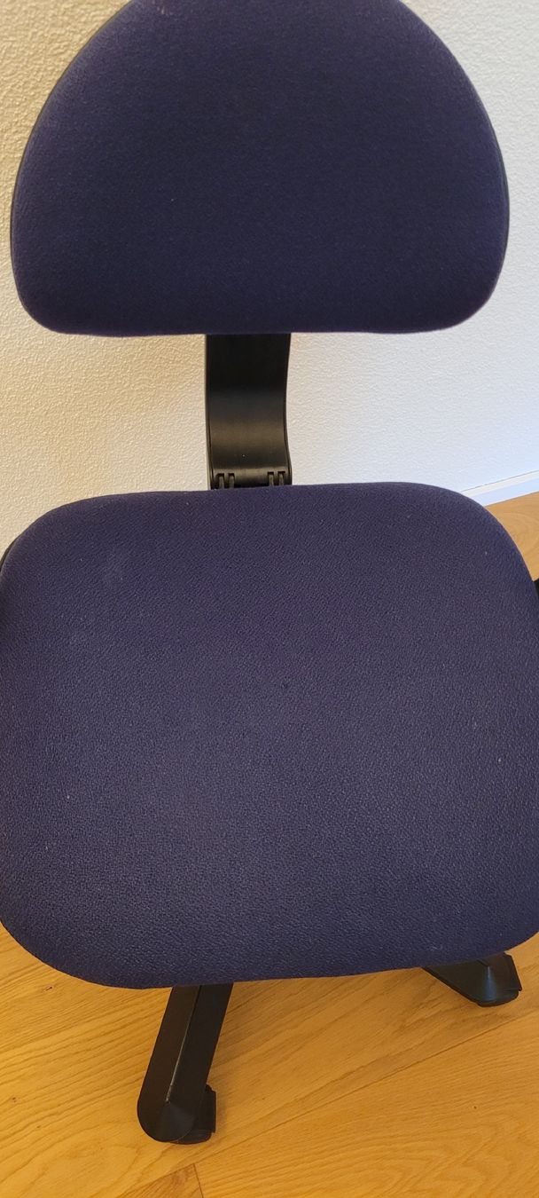 Stühle: Bürostuhl Kinder höhenverstellbar – Gebraucht aus St. Gallenkappel von mytimes 2