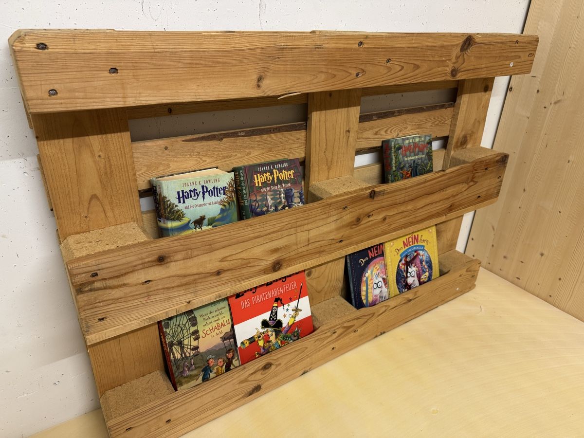 Regale: Bücherregal aus Paletten – Gebraucht aus Jona von everiba 1