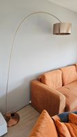 Lampe arquée Kare couleur cuivre