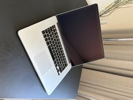 Apple MacBook Pro Retina 15" (Mid 2015) | 16 GB RAM | 500 GB