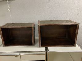 2 schöne beschlagene Holzkisten - Dekoobjekte