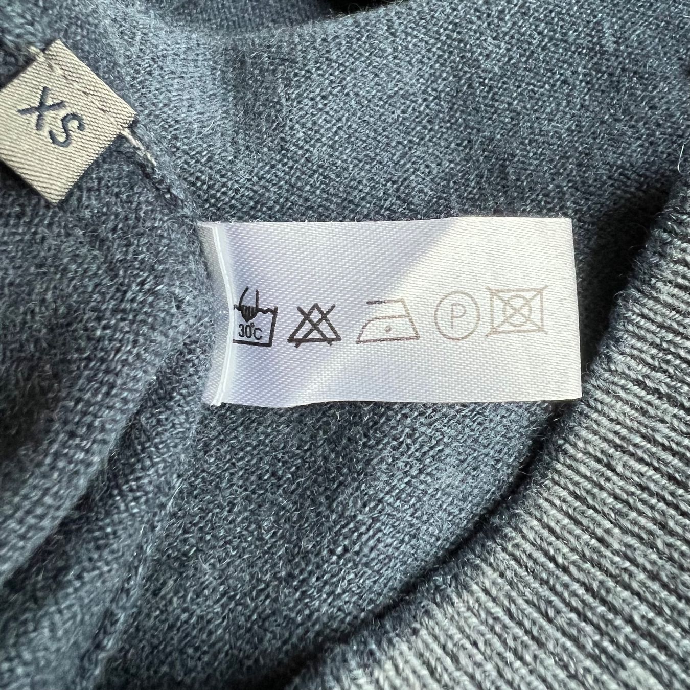 Giacche: FFC Cardigan aus Kaschmir & Wolle – Usato da Zürich venduto da ClosetQueen 9