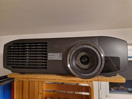 Projecteur Panasonic PT-AT6000E  Lampe quasi neuve (290h)
