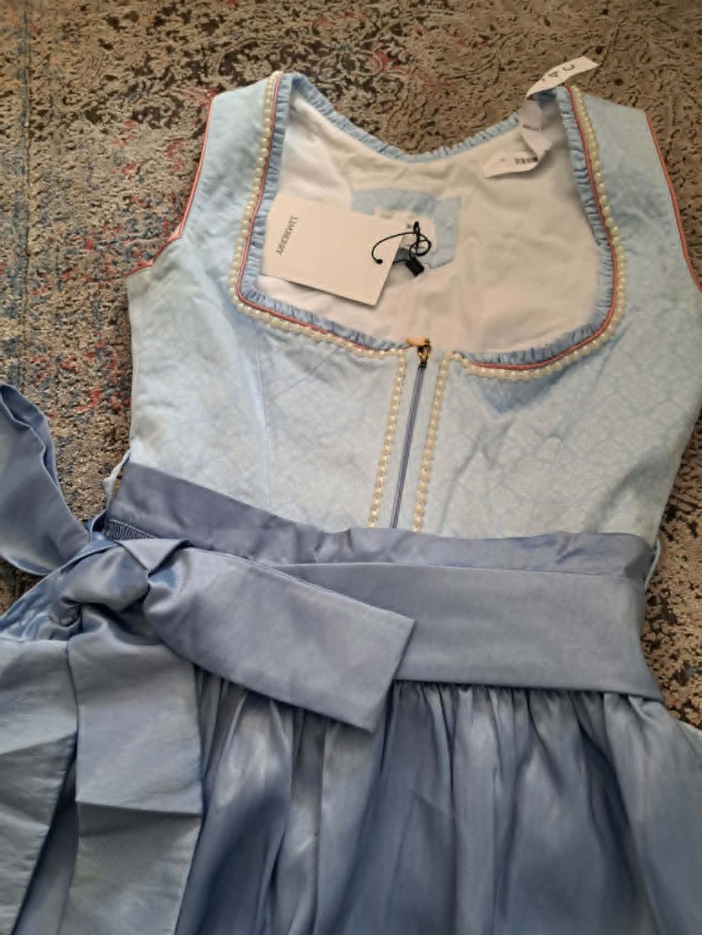 Kleider: Limebrry Dirndl hellblau Grösse 36 – Gebraucht aus Saas Grund von IvanaXY 5