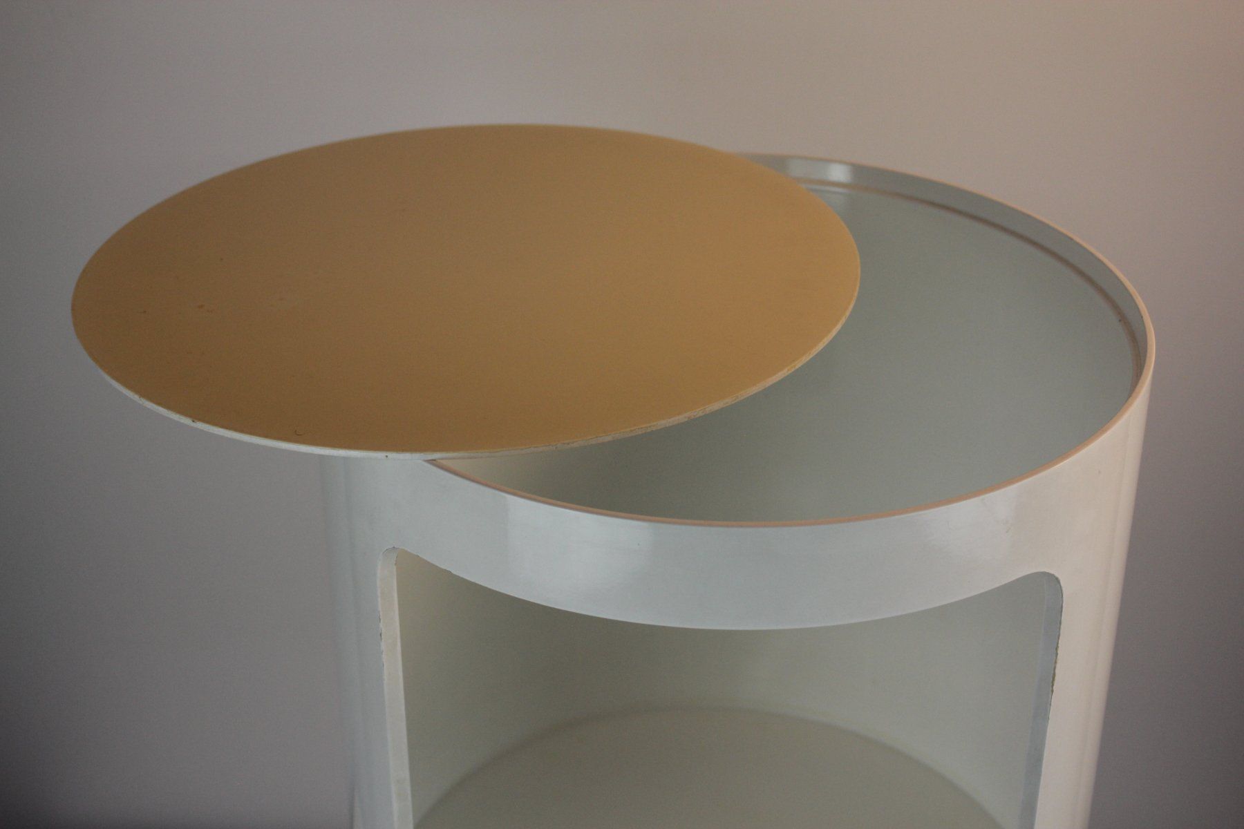 Comodini: Space Age Beistelltisch Weiss Stil Opal – Usato da Basel venduto da IRMAundFRED 3