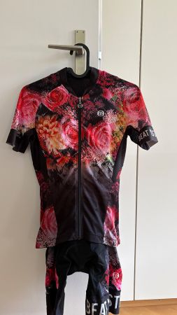 Monton cycling jersey XS and bib shorts S