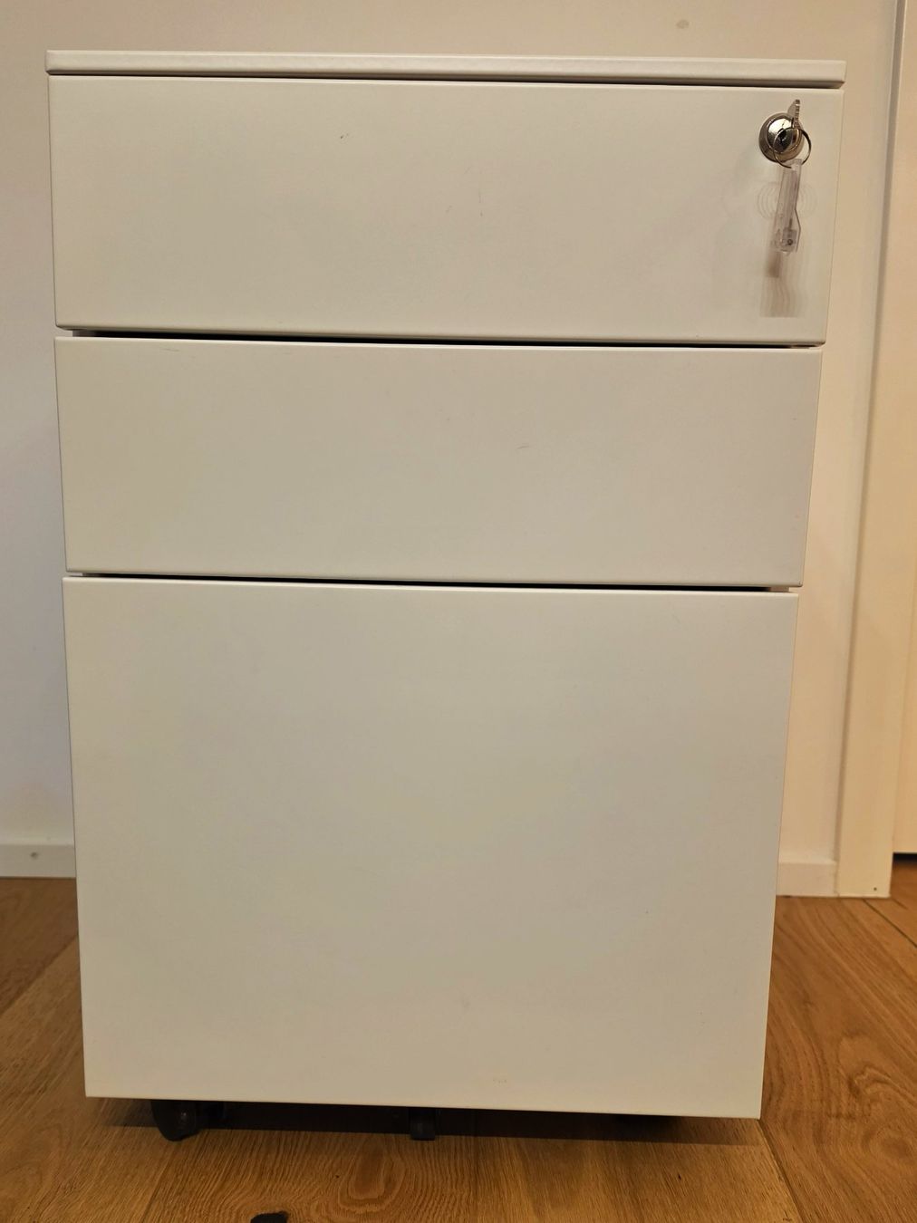 Eléments de bureau: Songmics Rollcontainer mit 3 Schubladen, kaum gebraucht – D'occasion à Birsfelden par tube76 1