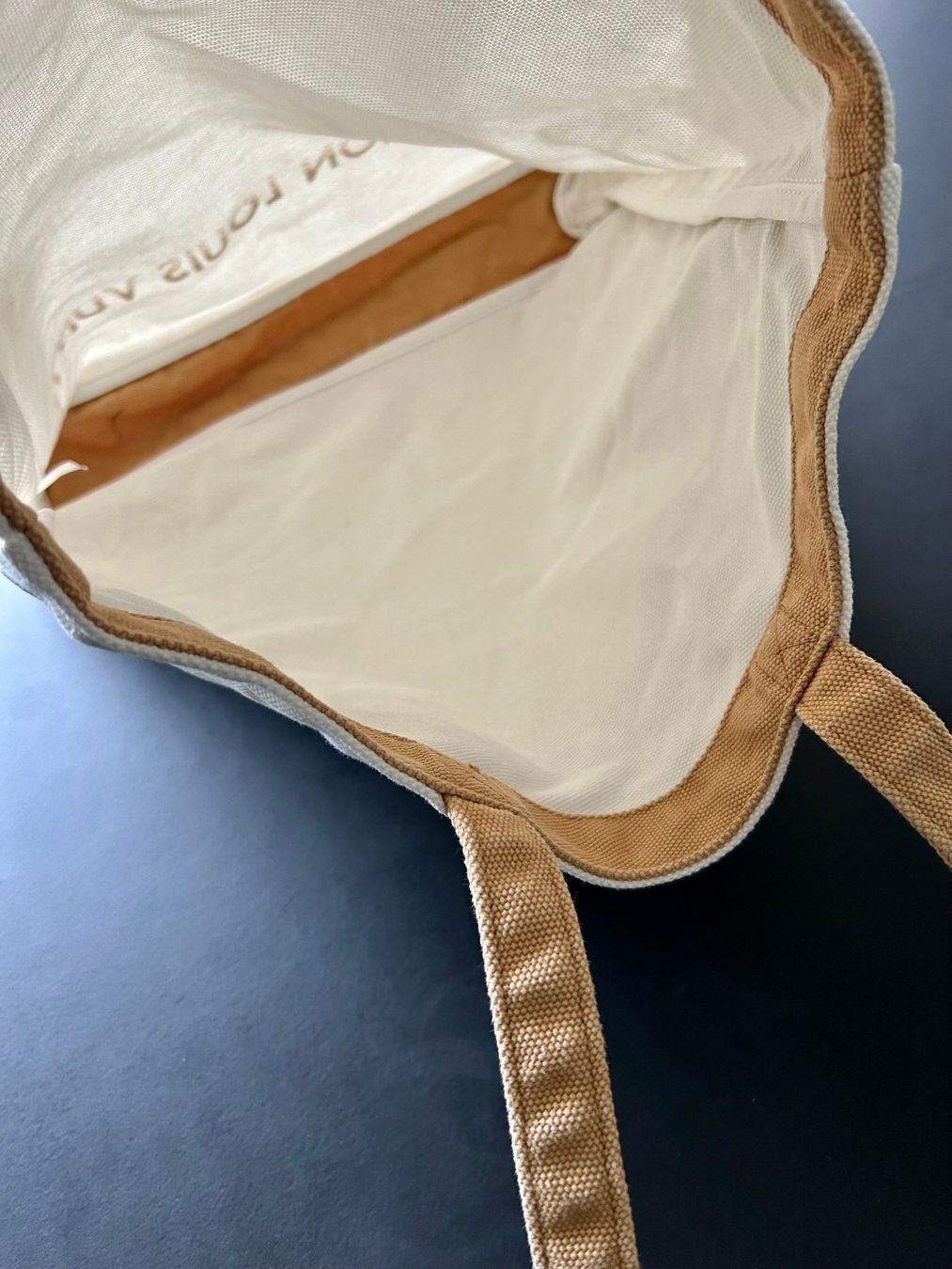 Louis Vuitton Borse: Fondation Louis Vuitton / Totebag – Usato da Dietlikon venduto da man_c2v6 6