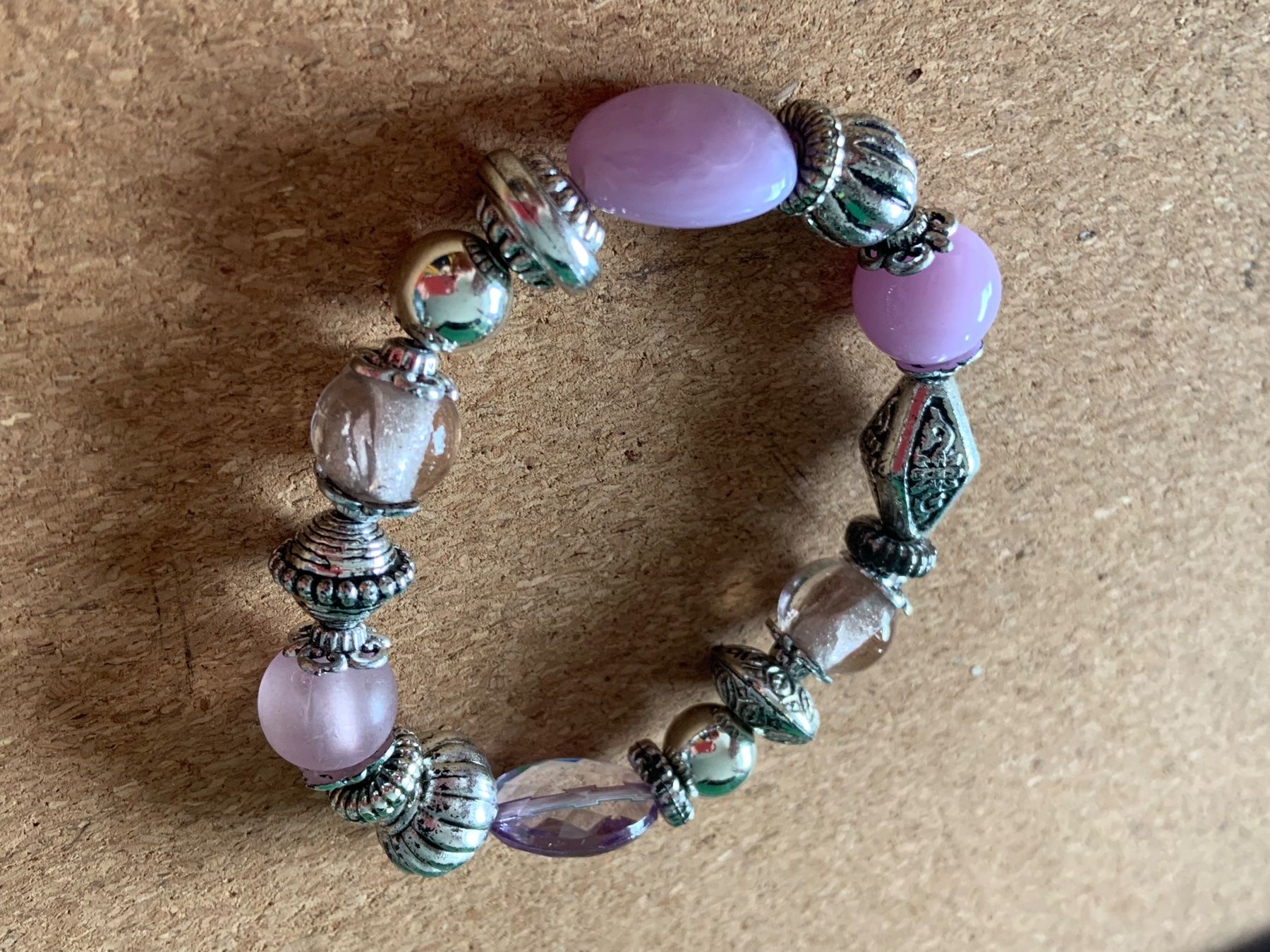 Bracciali & Braccialetti: Armband fröhlich lila – Usato da Dittingen venduto da Bijoubelle 1