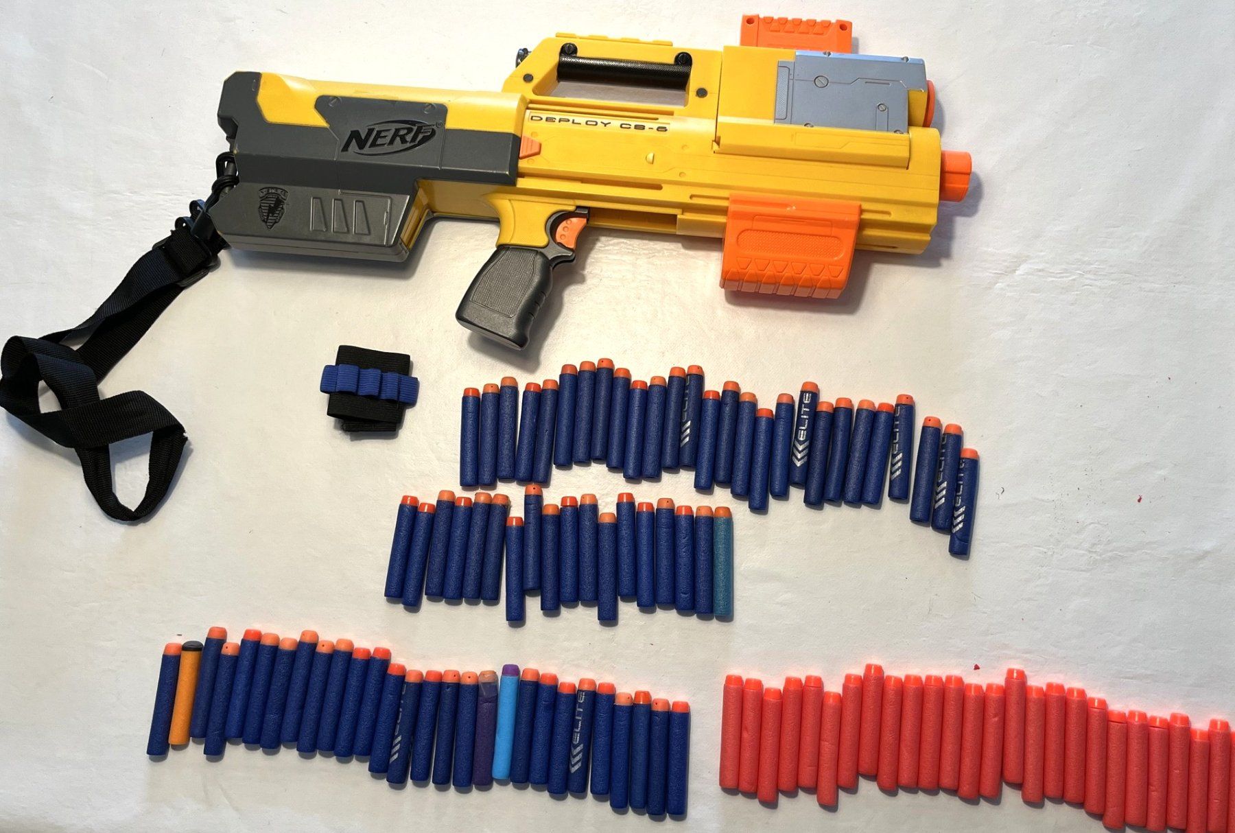 Nerf Giocattoli: NERF N-Strike déployer CS-6 Soft Dart Blaster, 70 fléchette – Usato da Lausanne venduto da charlie_lau24