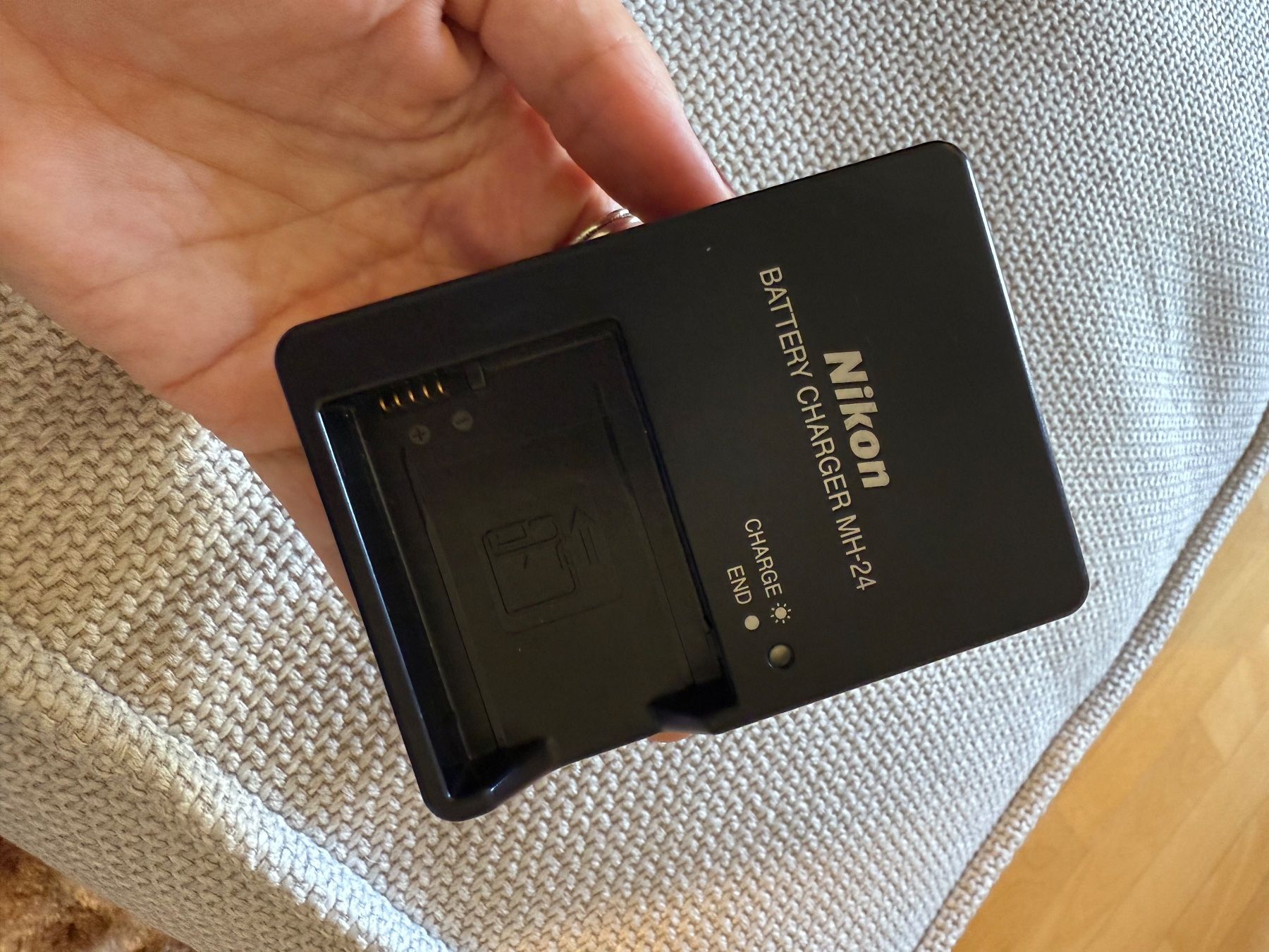 Nikon Fotocamera: Nikon D3100 Digitalkam. mit Kamerarucksack&Objektiv – Usato da Zürich venduto da crosstrainer02 9