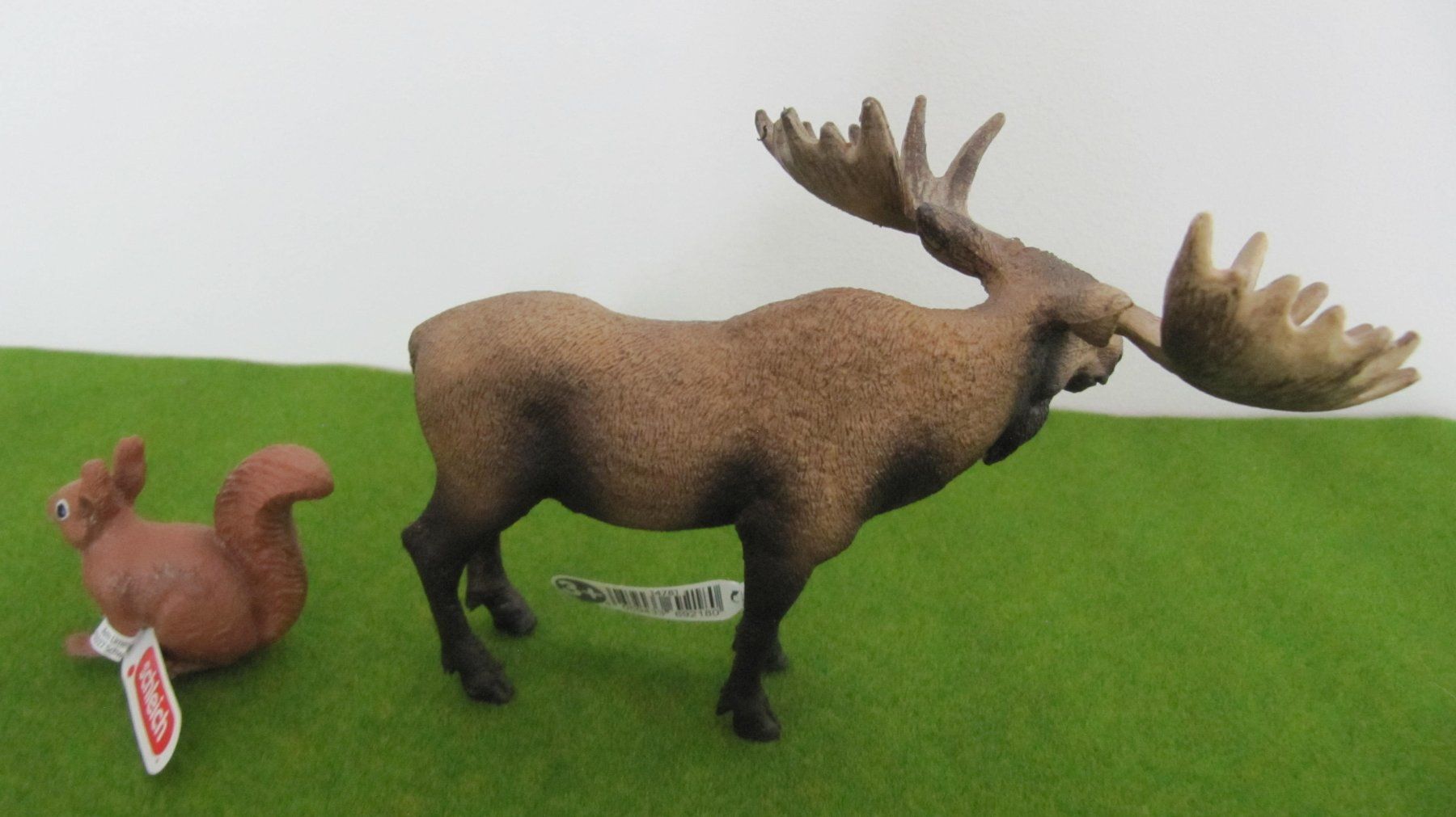 Schleich Figuren: Schleich Elch und Eichhoernchen – Neu (gemäss Beschreibung) aus Brunnen von Kiwiland1 2